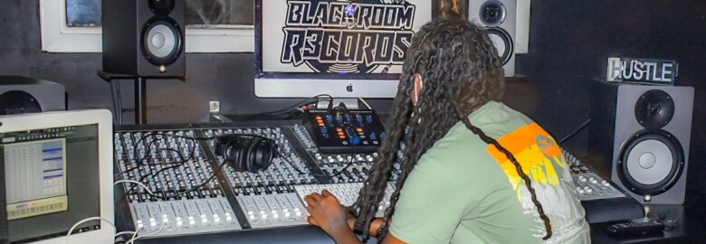 BLACK ROOM R3CORDS